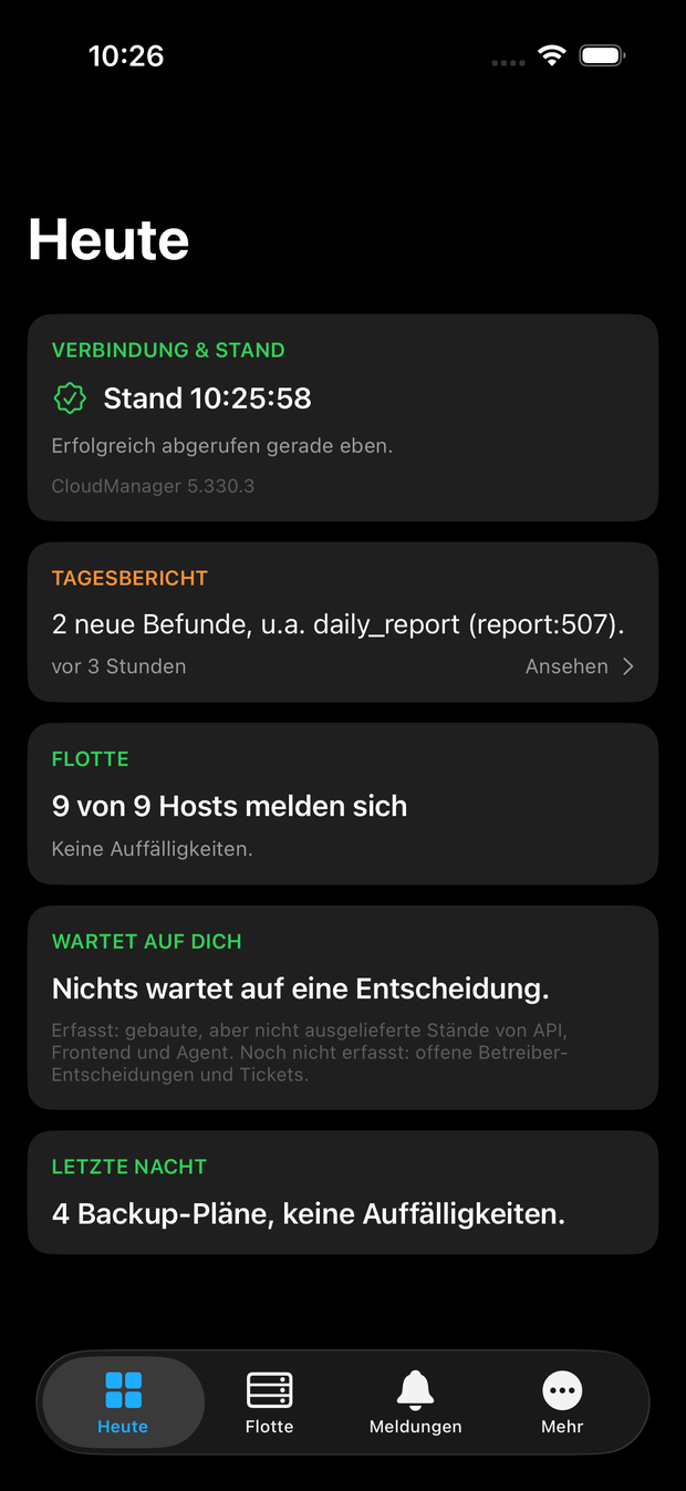 PocketCM auf dem iPhone: Stand des letzten Abrufs mit Fassungsnummer, Tagesbericht mit zwei neuen Befunden, 9 von 9 Hosts melden sich, nichts wartet auf eine Entscheidung, 4 Sicherungspläne ohne Auffälligkeiten